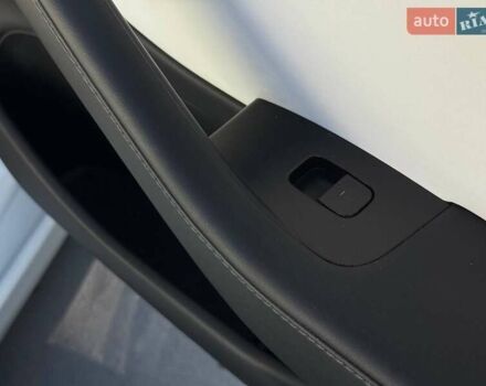 Белый Тесла Модель 3, объемом двигателя 0 л и пробегом 48 тыс. км за 20499 $, фото 42 на Automoto.ua