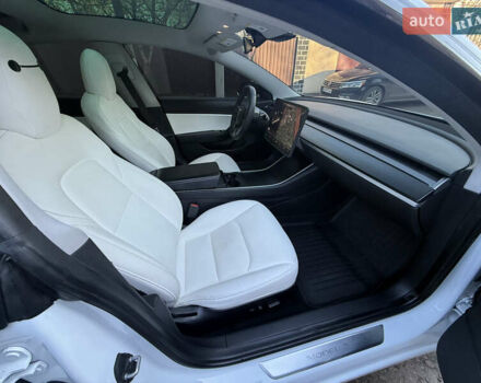 Білий Тесла Модель 3, об'ємом двигуна 0 л та пробігом 192 тис. км за 18350 $, фото 2 на Automoto.ua