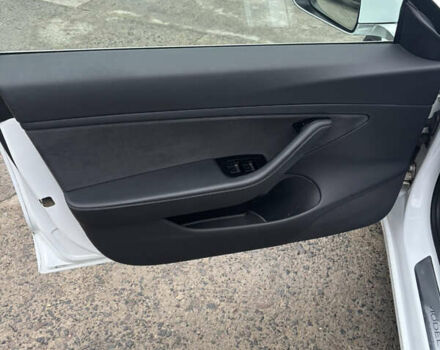 Білий Тесла Модель 3, об'ємом двигуна 0 л та пробігом 208 тис. км за 16500 $, фото 12 на Automoto.ua