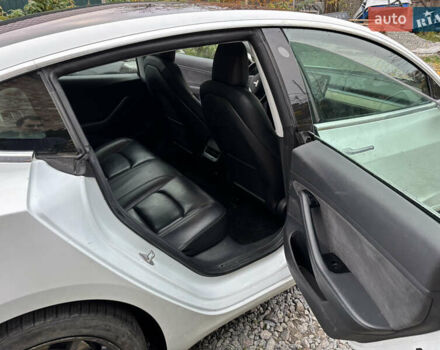 Белый Тесла Модель 3, объемом двигателя 0 л и пробегом 147 тыс. км за 14000 $, фото 6 на Automoto.ua