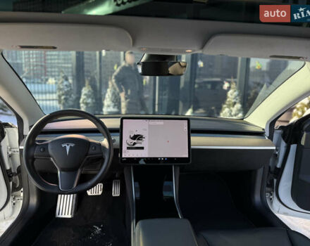 Білий Тесла Модель 3, об'ємом двигуна 0 л та пробігом 110 тис. км за 13500 $, фото 21 на Automoto.ua