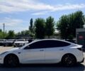 Білий Тесла Модель 3, об'ємом двигуна 0 л та пробігом 103 тис. км за 17874 $, фото 3 на Automoto.ua