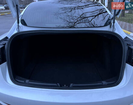 Білий Тесла Модель 3, об'ємом двигуна 0 л та пробігом 76 тис. км за 20500 $, фото 12 на Automoto.ua