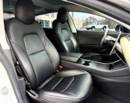 Белый Тесла Модель 3, объемом двигателя 0 л и пробегом 53 тыс. км за 12700 $, фото 10 на Automoto.ua