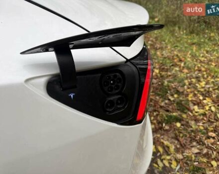 Белый Тесла Модель 3, объемом двигателя 0 л и пробегом 200 тыс. км за 18000 $, фото 7 на Automoto.ua