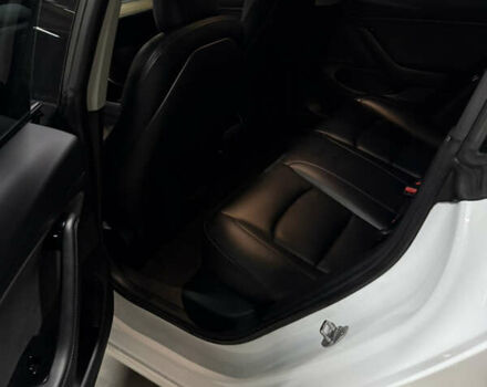 Білий Тесла Модель 3, об'ємом двигуна 0 л та пробігом 145 тис. км за 16900 $, фото 9 на Automoto.ua