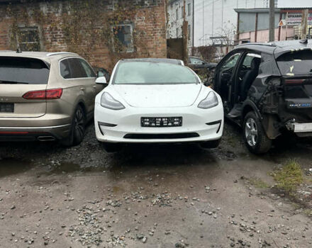 Білий Тесла Модель 3, об'ємом двигуна 0 л та пробігом 150 тис. км за 15000 $, фото 2 на Automoto.ua