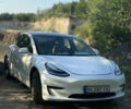 Білий Тесла Модель 3, об'ємом двигуна 0 л та пробігом 100 тис. км за 15500 $, фото 1 на Automoto.ua