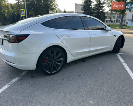 Белый Тесла Модель 3, объемом двигателя 0 л и пробегом 64 тыс. км за 25900 $, фото 7 на Automoto.ua