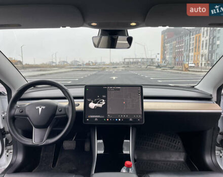 Белый Тесла Модель 3, объемом двигателя 0 л и пробегом 73 тыс. км за 17000 $, фото 40 на Automoto.ua