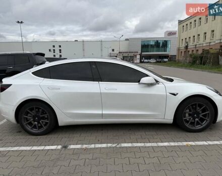 Белый Тесла Модель 3, объемом двигателя 0 л и пробегом 85 тыс. км за 14800 $, фото 2 на Automoto.ua