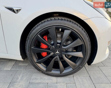 Белый Тесла Модель 3, объемом двигателя 0 л и пробегом 107 тыс. км за 19500 $, фото 23 на Automoto.ua