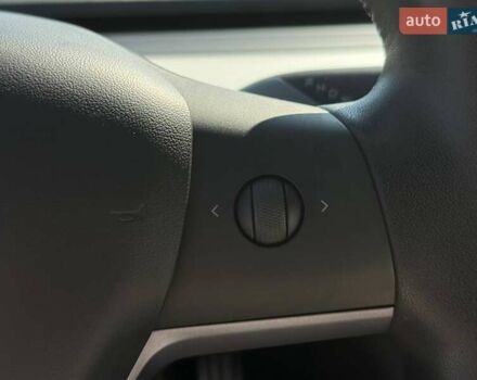 Белый Тесла Модель 3, объемом двигателя 0 л и пробегом 48 тыс. км за 20499 $, фото 23 на Automoto.ua