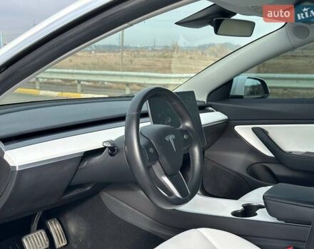 Белый Тесла Модель 3, объемом двигателя 0 л и пробегом 85 тыс. км за 17300 $, фото 10 на Automoto.ua