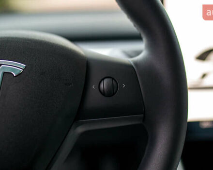 Белый Тесла Модель 3, объемом двигателя 0 л и пробегом 63 тыс. км за 15999 $, фото 57 на Automoto.ua