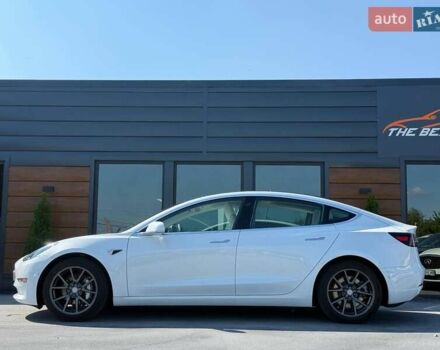 Белый Тесла Модель 3, объемом двигателя 0 л и пробегом 48 тыс. км за 20499 $, фото 5 на Automoto.ua