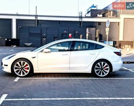 Белый Тесла Модель 3, объемом двигателя 0 л и пробегом 101 тыс. км за 23500 $, фото 4 на Automoto.ua