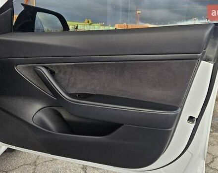 Білий Тесла Модель 3, об'ємом двигуна 0 л та пробігом 78 тис. км за 15300 $, фото 10 на Automoto.ua