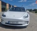 Білий Тесла Модель 3, об'ємом двигуна 0 л та пробігом 59 тис. км за 18000 $, фото 2 на Automoto.ua