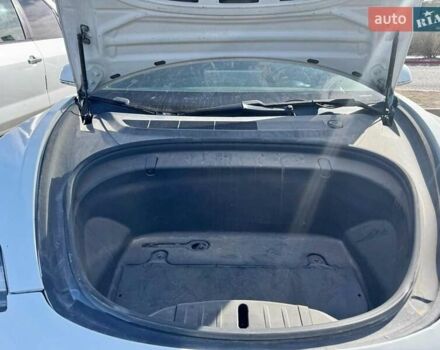 Белый Тесла Модель 3, объемом двигателя 0 л и пробегом 129 тыс. км за 4900 $, фото 6 на Automoto.ua