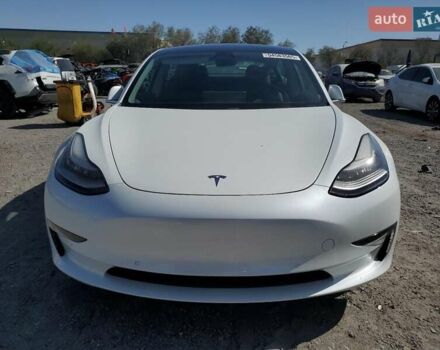 Білий Тесла Модель 3, об'ємом двигуна 0 л та пробігом 70 тис. км за 2900 $, фото 4 на Automoto.ua