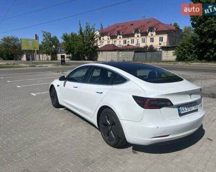 Белый Тесла Модель 3, объемом двигателя 0 л и пробегом 106 тыс. км за 17900 $, фото 5 на Automoto.ua