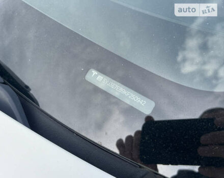 Білий Тесла Модель 3, об'ємом двигуна 0 л та пробігом 100 тис. км за 23700 $, фото 6 на Automoto.ua