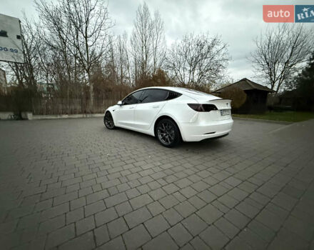 Білий Тесла Модель 3, об'ємом двигуна 0 л та пробігом 92 тис. км за 21800 $, фото 7 на Automoto.ua