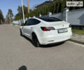 Білий Тесла Модель 3, об'ємом двигуна 0 л та пробігом 71 тис. км за 23600 $, фото 3 на Automoto.ua