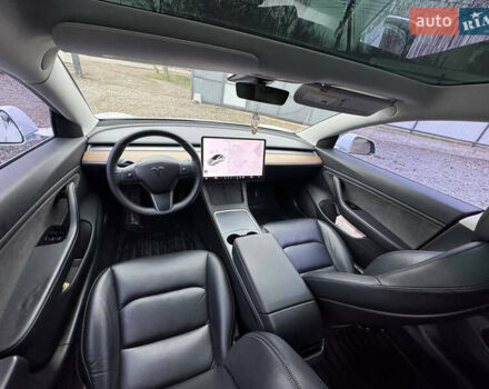 Білий Тесла Модель 3, об'ємом двигуна 0 л та пробігом 64 тис. км за 17500 $, фото 15 на Automoto.ua