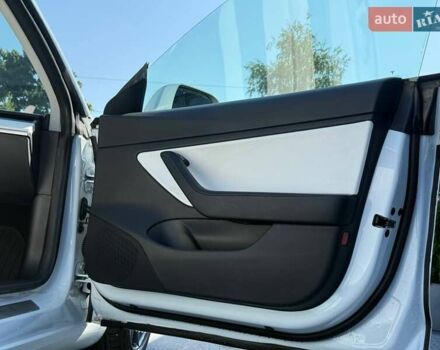 Белый Тесла Модель 3, объемом двигателя 0 л и пробегом 48 тыс. км за 20499 $, фото 46 на Automoto.ua