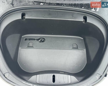 Белый Тесла Модель 3, объемом двигателя 0 л и пробегом 73 тыс. км за 17000 $, фото 42 на Automoto.ua