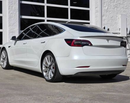 Белый Тесла Модель 3, объемом двигателя 0 л и пробегом 32 тыс. км за 9000 $, фото 3 на Automoto.ua