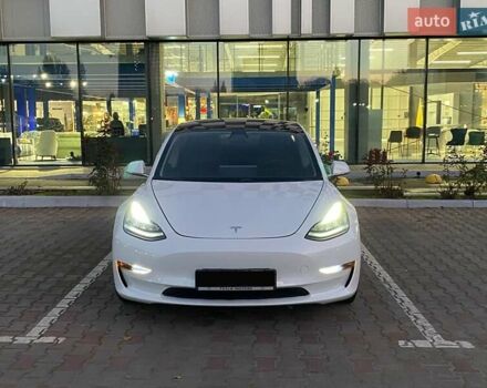 Білий Тесла Модель 3, об'ємом двигуна 0 л та пробігом 151 тис. км за 17300 $, фото 1 на Automoto.ua