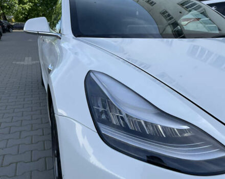 Білий Тесла Модель 3, об'ємом двигуна 0 л та пробігом 58 тис. км за 16500 $, фото 4 на Automoto.ua