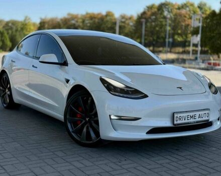 Белый Тесла Модель 3, объемом двигателя 0 л и пробегом 77 тыс. км за 21499 $, фото 2 на Automoto.ua