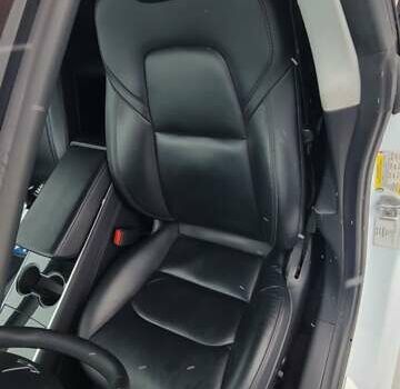 Білий Тесла Модель 3, об'ємом двигуна 0 л та пробігом 130 тис. км за 15500 $, фото 7 на Automoto.ua