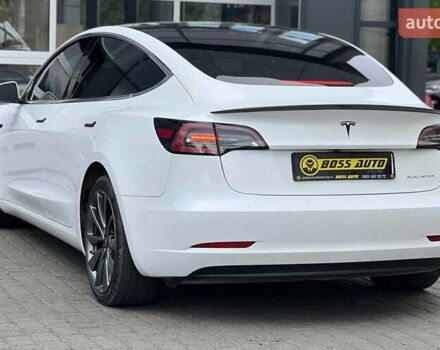 Білий Тесла Модель 3, об'ємом двигуна 0 л та пробігом 89 тис. км за 16900 $, фото 4 на Automoto.ua