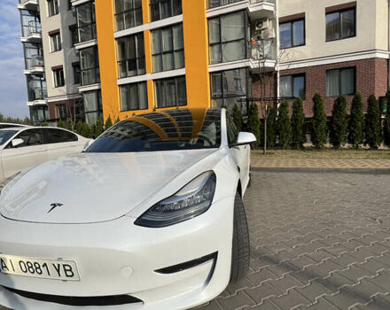 Білий Тесла Модель 3, об'ємом двигуна 0 л та пробігом 59 тис. км за 19200 $, фото 2 на Automoto.ua