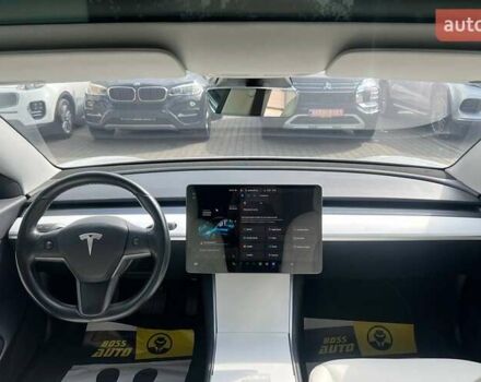 Білий Тесла Модель 3, об'ємом двигуна 0 л та пробігом 89 тис. км за 16900 $, фото 13 на Automoto.ua