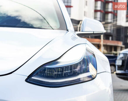 Белый Тесла Модель 3, объемом двигателя 0 л и пробегом 146 тыс. км за 17500 $, фото 24 на Automoto.ua