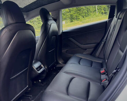 Белый Тесла Модель 3, объемом двигателя 0 л и пробегом 32 тыс. км за 21500 $, фото 29 на Automoto.ua