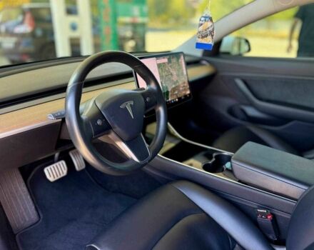 Белый Тесла Модель 3, объемом двигателя 0 л и пробегом 77 тыс. км за 21499 $, фото 8 на Automoto.ua