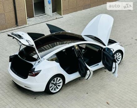 Білий Тесла Модель 3, об'ємом двигуна 0 л та пробігом 17 тис. км за 28200 $, фото 8 на Automoto.ua