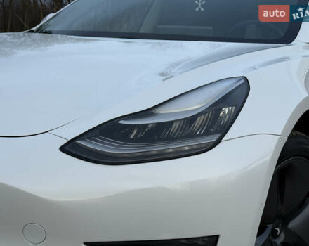 Белый Тесла Модель 3, объемом двигателя 0 л и пробегом 139 тыс. км за 17750 $, фото 16 на Automoto.ua