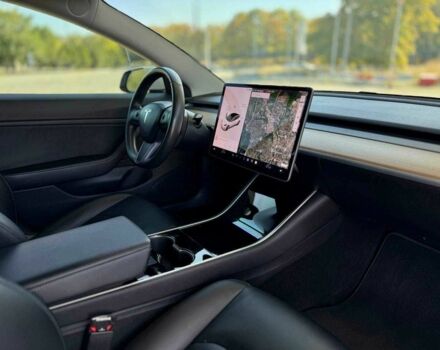 Белый Тесла Модель 3, объемом двигателя 0 л и пробегом 77 тыс. км за 21499 $, фото 22 на Automoto.ua