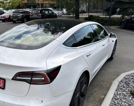 Белый Тесла Модель 3, объемом двигателя 0 л и пробегом 105 тыс. км за 356 $, фото 3 на Automoto.ua