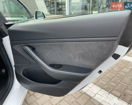 Белый Тесла Модель 3, объемом двигателя 0 л и пробегом 120 тыс. км за 17000 $, фото 40 на Automoto.ua