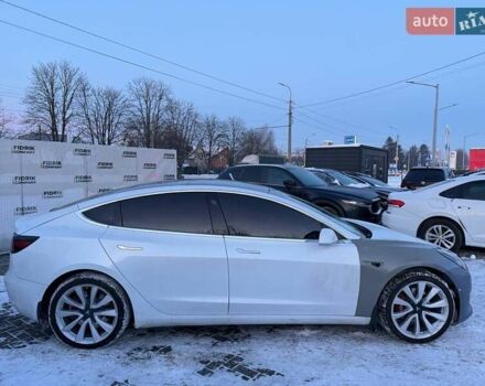 Белый Тесла Модель 3, объемом двигателя 0 л и пробегом 233 тыс. км за 11400 $, фото 3 на Automoto.ua