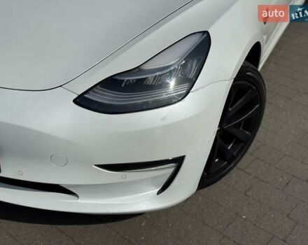 Белый Тесла Модель 3, объемом двигателя 0 л и пробегом 103 тыс. км за 17700 $, фото 16 на Automoto.ua